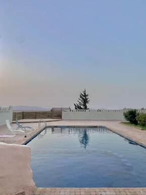 Paradiso Ferme avec 3 chambres 3 grands salons marocains piscine et terrasse فيلا بثلاث غرف نوم وثلاثة صالونات مغربية ومسبح وتراس